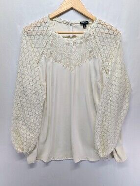 551-torrid Ivory Lace Yoke Balloon Sleeve Blouse‎